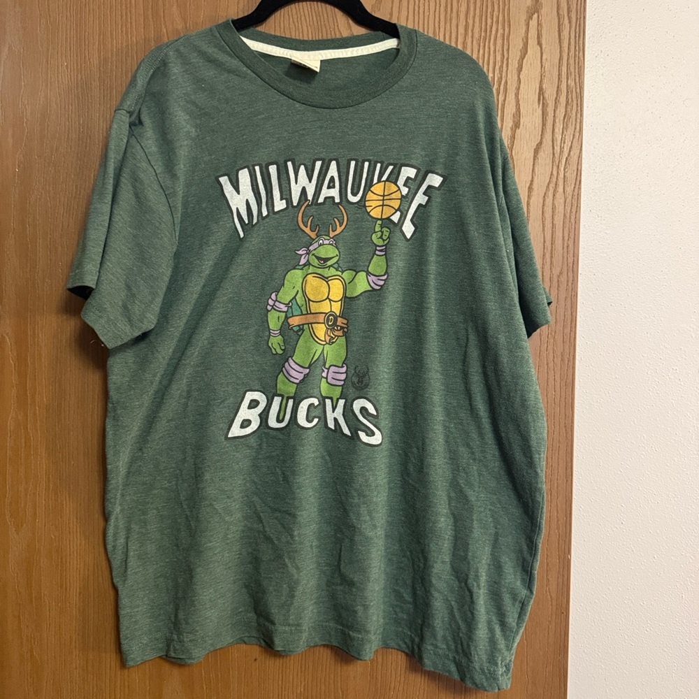 Green Milwaukee Bucks Graphic T-Shirt